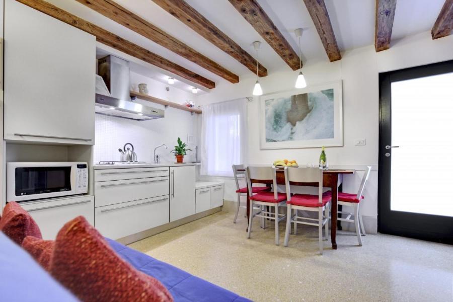Cozy Apartment Up To 4 In Biennale Giardini By Bricola Apartments Venice Exterior photo
